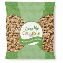 Here are some clearer options:

- Quartered Walnuts
- Walnut Quarters
- Walnuts – Quarter Pieces
- Nozes em Quartos (Portuguese)
